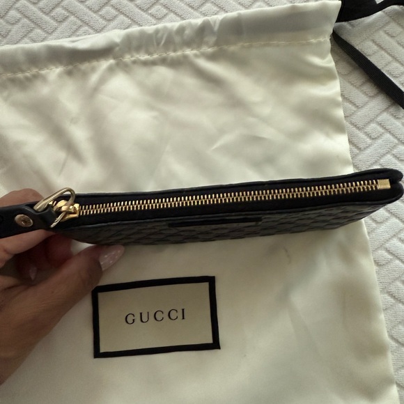Authentic Gucci coin key wallet pouch. Black leather. Made in Italy - Picture 4 of 11